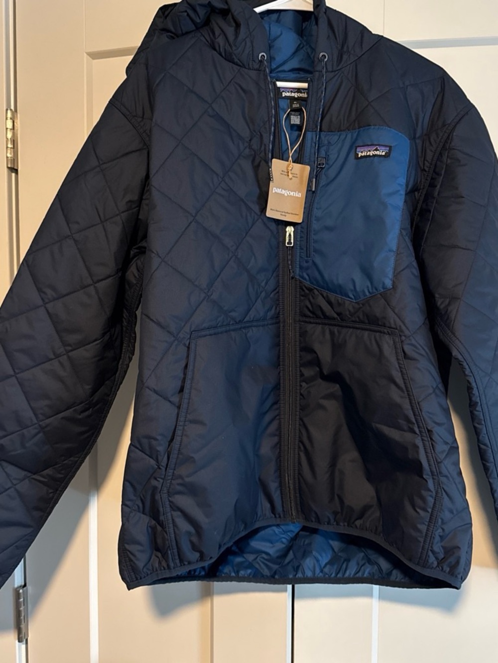 PATAGONIA Men’s diamond quilted puffer jacket in Navy Size XL